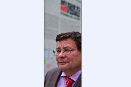 Ministr obrany na výstavě (2)