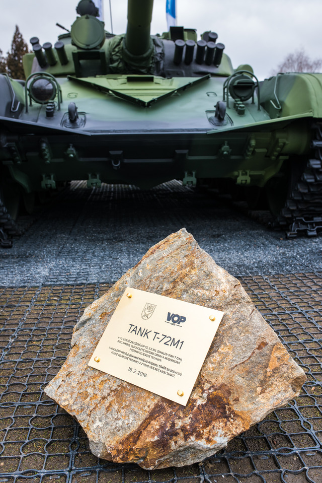 Tank T-72M1 tvoří i památník podniku, odhalen byl letos v únoru při příležitosti 70 let existence podniku