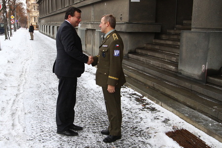 Ministr obrany navštívil Vojenskou policii