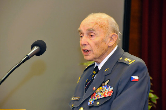 Zemřel válečný veterán generál Vranský