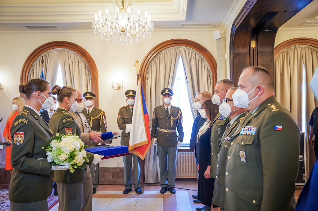 Medailemi byli oceněni klíčoví zaměstnanci české ambasády v Kábulu i příslušníci Armády ČR a Vojenské policie 