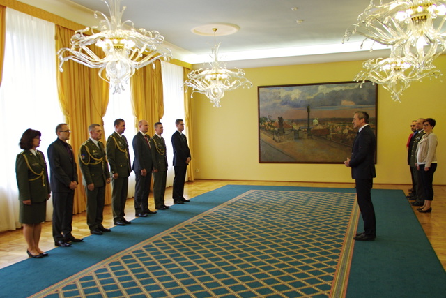 Všichni vyznamenaní a hosté