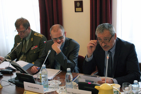 Výbor pro obranu podpořil nasazení vojáků v misích i podporu Iráku proti Daesh