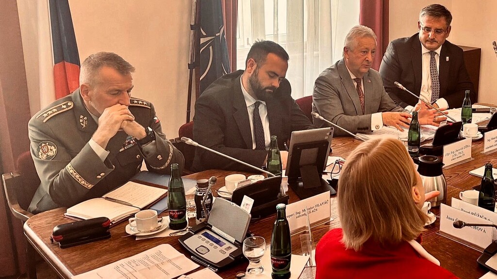 Ministr Zůna na sněmovním Výboru na obranu představil výhled zahraničních operací do roku 2028