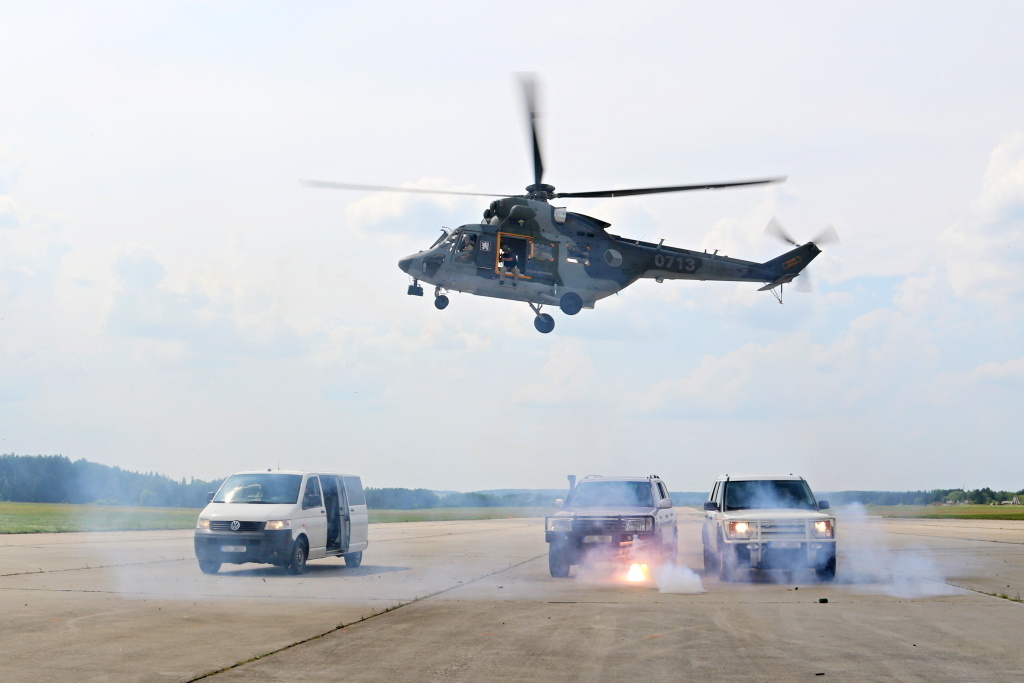 Ochranná služba Vojenské policie se při cvičení v Bechyni bránila napadení