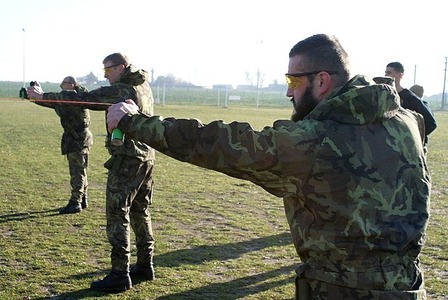 Vojenští policisté zavedou do výzbroje neletální zbraně, účinky zkoušeli na sobě