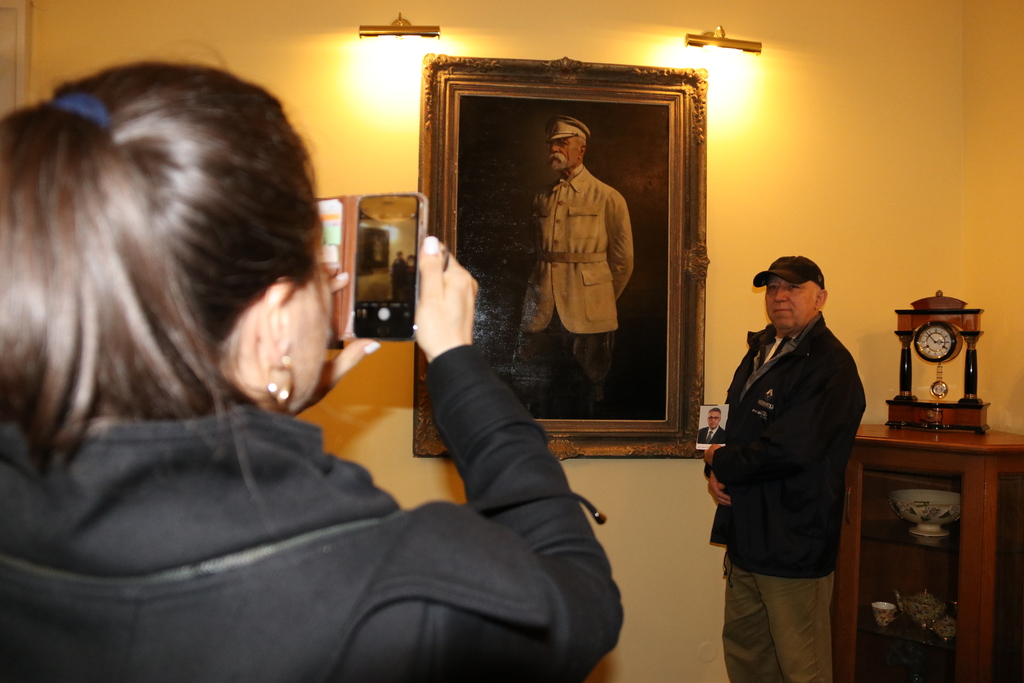 Vyfotit se v kanceláři ministra chtěl každý 