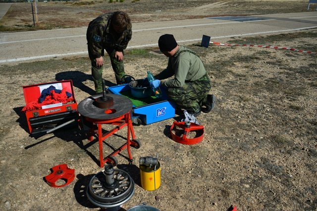 Výměna pneumatiky L-159 v nouzových podmínkách