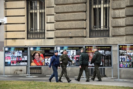 Výstava mapující historii Dukly je instalována před Generálním štábem