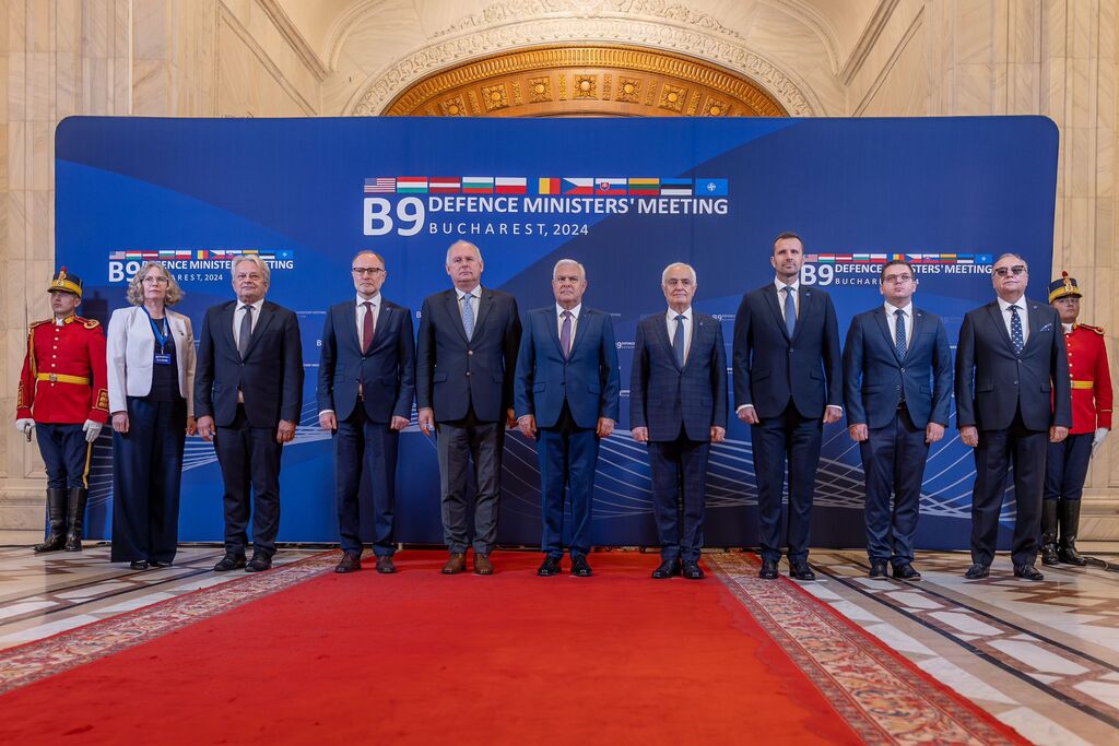 Ilustrační obrázek ke článkuNáměstek Blažkovec a ministři obrany zemí B9 v Bukurešti stvrdili posílení bezpečnosti východního křídla NATO