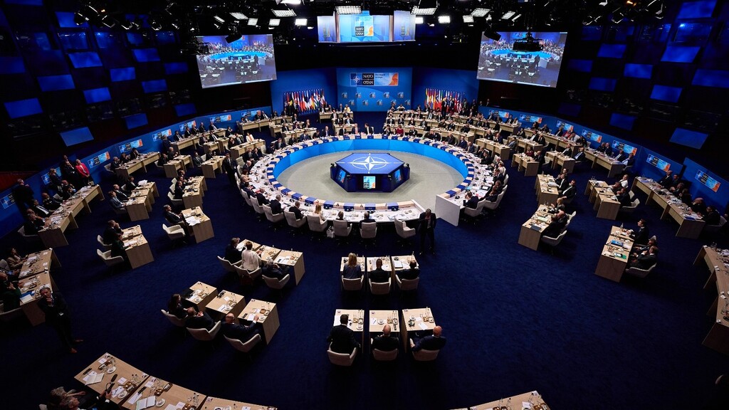 Přelomový summit NATO v Haagu potvrdil ochotu bránit Alianci v nestabilním světě a znásobit její schopnosti 