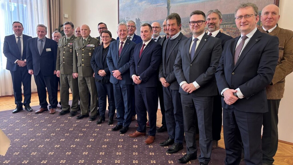 Ministr Zůna jednal s představiteli státních podniků a příspěvkových organizací