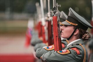 Ministr obrany dnes navštívil mezinárodní veletrh IDEB v Bratislavě