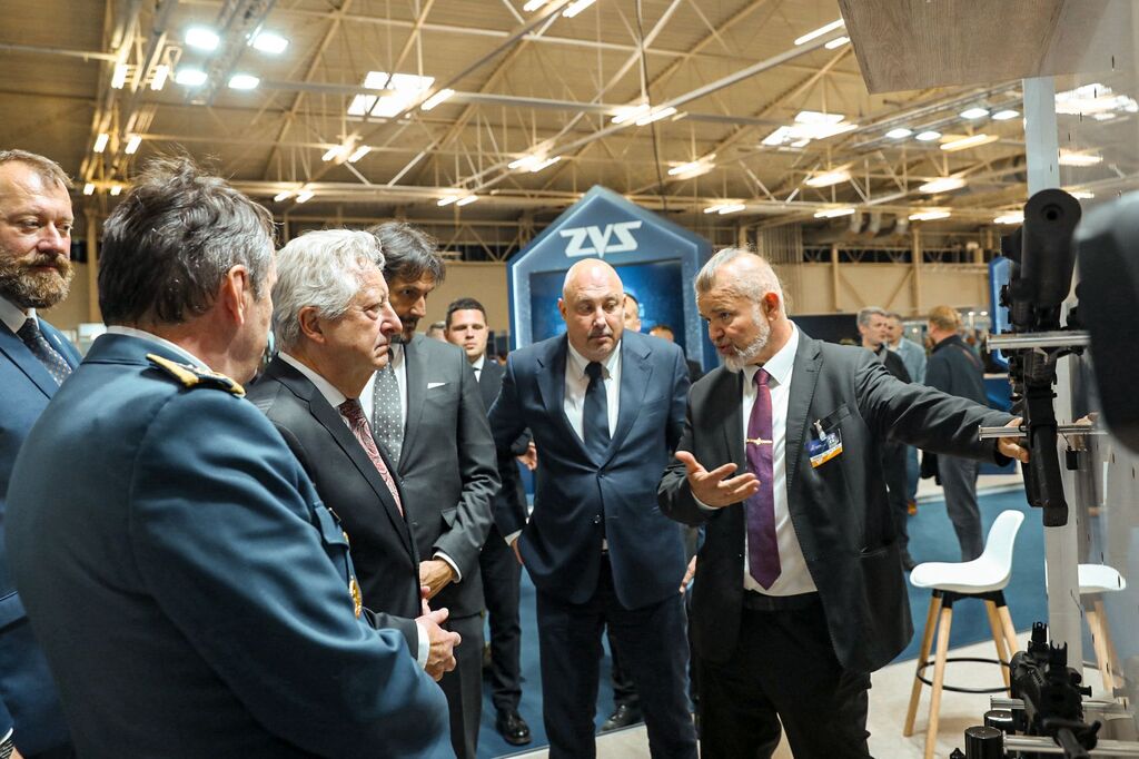 Ministr obrany dnes navštívil mezinárodní veletrh IDEB v Bratislavě
