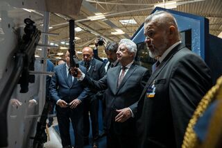 Ministr obrany dnes navštívil mezinárodní veletrh IDEB v Bratislavě