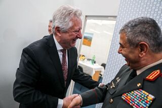 Z jednání s ministrem obrany Ázerbájdžánu Zakirem Asgar Oglu Hasanovem.