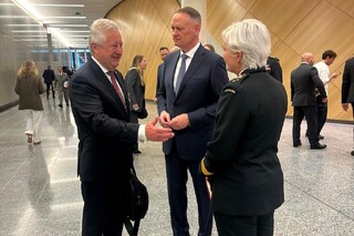 Ministr obrany Jaromír Zůna v rozhovoru se členy kanadské delegace