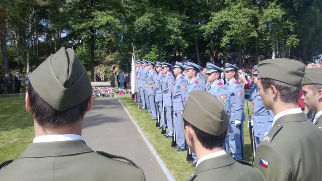 Armáda byla na pietním aktu zastoupena nejen profesionály, ale i studenty 