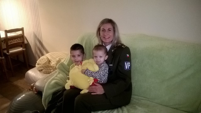 mjr. Lenka Haberová s Markétkou a jejím starším bratrem Tadeášem