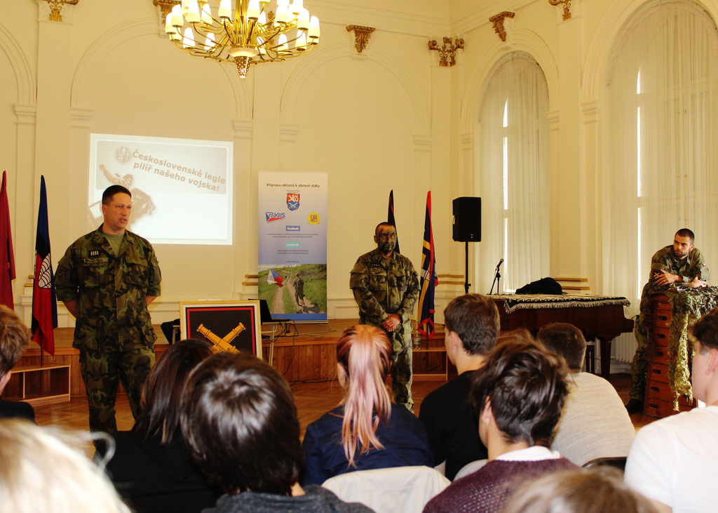 Z prezentace jineckých dělostřelců