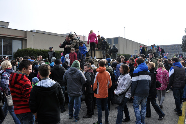 Z ukázek techniky a setkání veřejnosti s američany v kasárnách