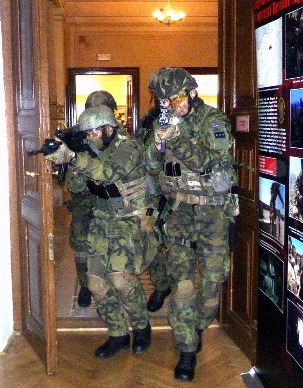 Z vernisáže výstavy (5)