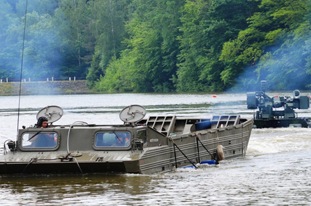 Plavby a jízdy tanků pod vodou 2015: V rámci ukázkového dne se představila veškerá technika 