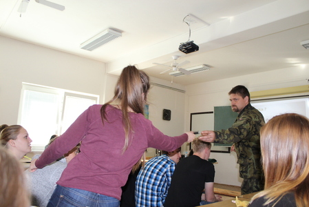 Za správnou odpověď následoval malý dárek