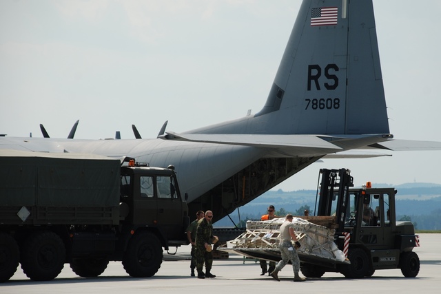 Zabezpečení vyložení materiálu po příletu na základnu