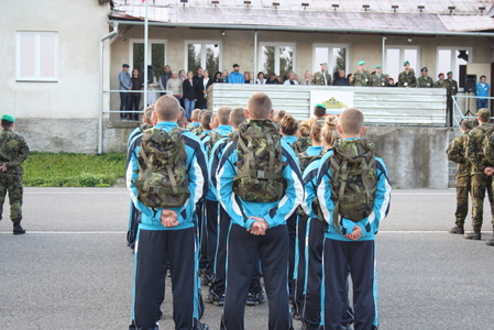 Studenti prvního ročníku ve sportovním. Poté ale dostali uniformu vzor 95