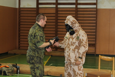 Také žáci ze ZŠ Želešice si vyzkoušeli speciální vybavení