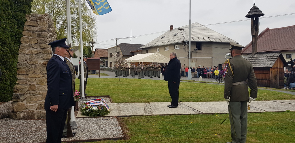 Náměstek Antonín Rada na pietním aktu v Zákřově