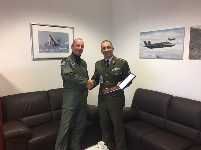 Závěr jednání s generálmajorem Kraakem z DACCC