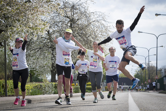 Závod probíhal v uvolněné a dobré náladě. Některé týmy běžely celou trasu společně.