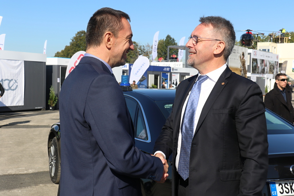 Zbyněk Pavlačík, spoluorganizátor Dnů NATO, při setkání s ministrem Metnarem