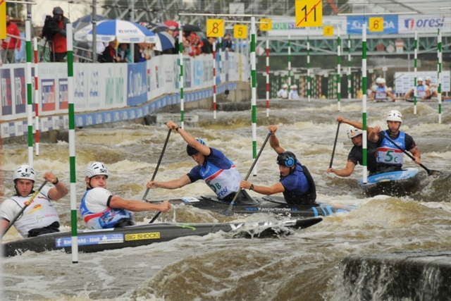 Zlatá jízda armádních vodních slalomářů