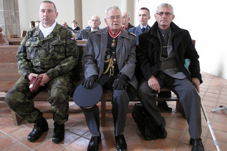 Zleva pplk. Losenický (KVV Jihlava), Imrich Gablech a Karel Jeřábek