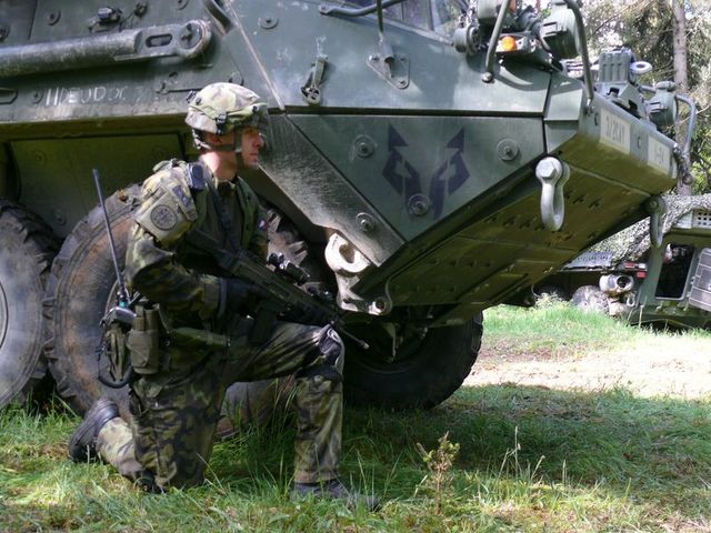 Znak TF WOLFPACK na vozidle STRYKER