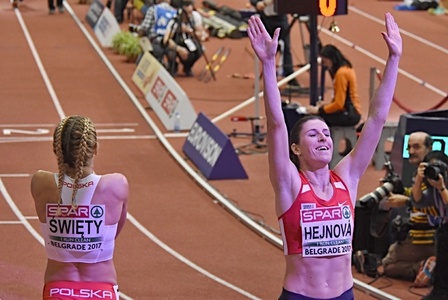 Zuzana Hejnová získala první medaili v hale - stříbro na 400 m.
