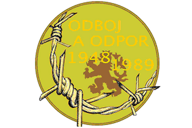 Odznak zlatavé barvy