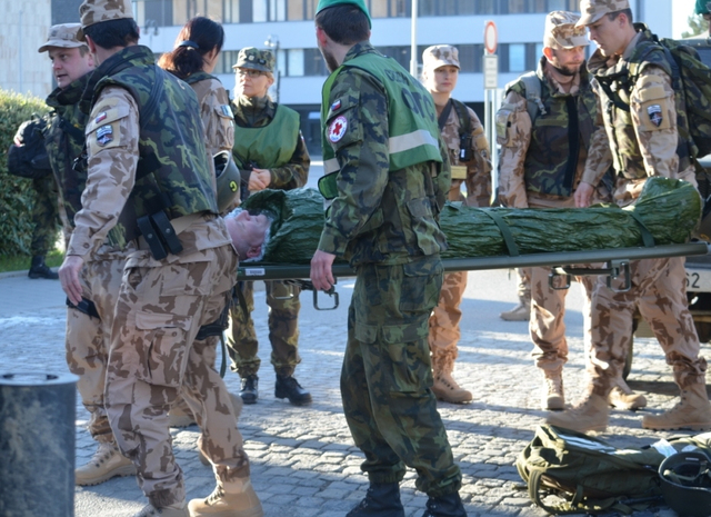  Evakuace raněných po cvičném incidentu