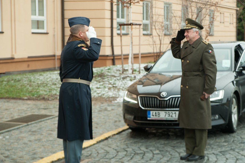 První zástupce náčelníka Generálního štábu generálmajor Jaromír Zůna mimo jiné poděkoval příslušníkům Posádkového velitelství Praha a vojenských hudeb za vzornou reprezentaci AČR během náročného roku