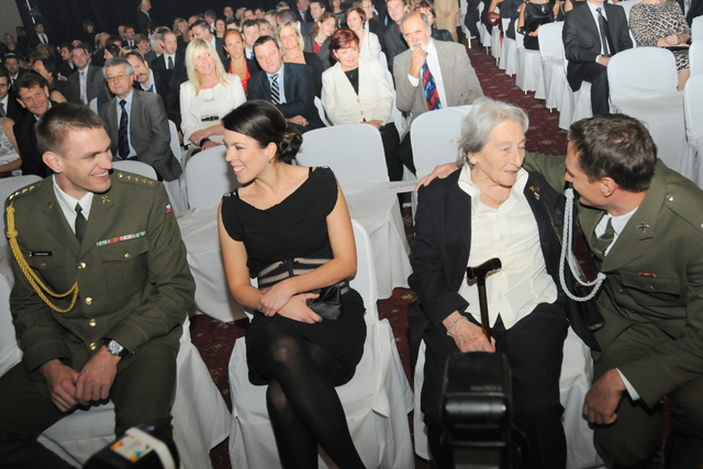 Ondřej Synek s manželkou a oštěpaři  Dana Zátopková s Víťou Veselým