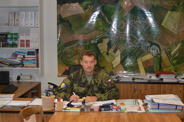 nadporučík  Ing. Roman Jílek, velitel roty, starosta obce Borščice