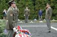 Generálmajor Josef Bečvář během pietního ceremoniálu.