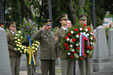 Představitelé ruské ambasády na pohřebišti Rudoarmějců v Praze