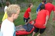 Transport zraněné osoby je jednou z dovedností, které se děti učily