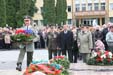 Zástupci Československé obce legionářské u sochy gen. Svobody ve Svidníku