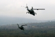 Bitevní vrtulníky Mi-24 přilétají na podporu napadené patrole