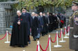 Příchod hostů pietní vzpomínky na pohřebiště Commonwealthu